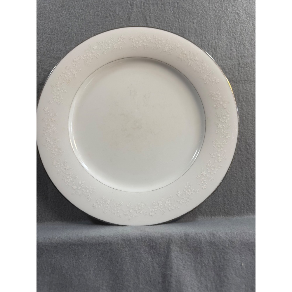 Noritake Buckingham 6438 Dinner Plate White Floral Platinum Trim Japan Vintage